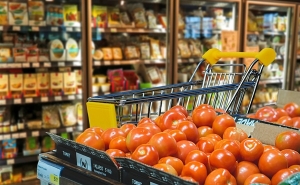 Цены на продукты питания продолжат расти в феврале, но должны снизиться весной