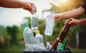 С 2025 года за пластиковые бутылки будет взыматься залог за тару по той же схеме, как с бутылками
