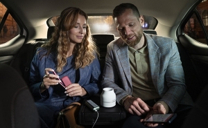 Компания Svez.se запустила первое такси, в котором можно курить IQOS прямо во время поездки