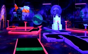 Prague glow golf - неоновый минигольф в Праге